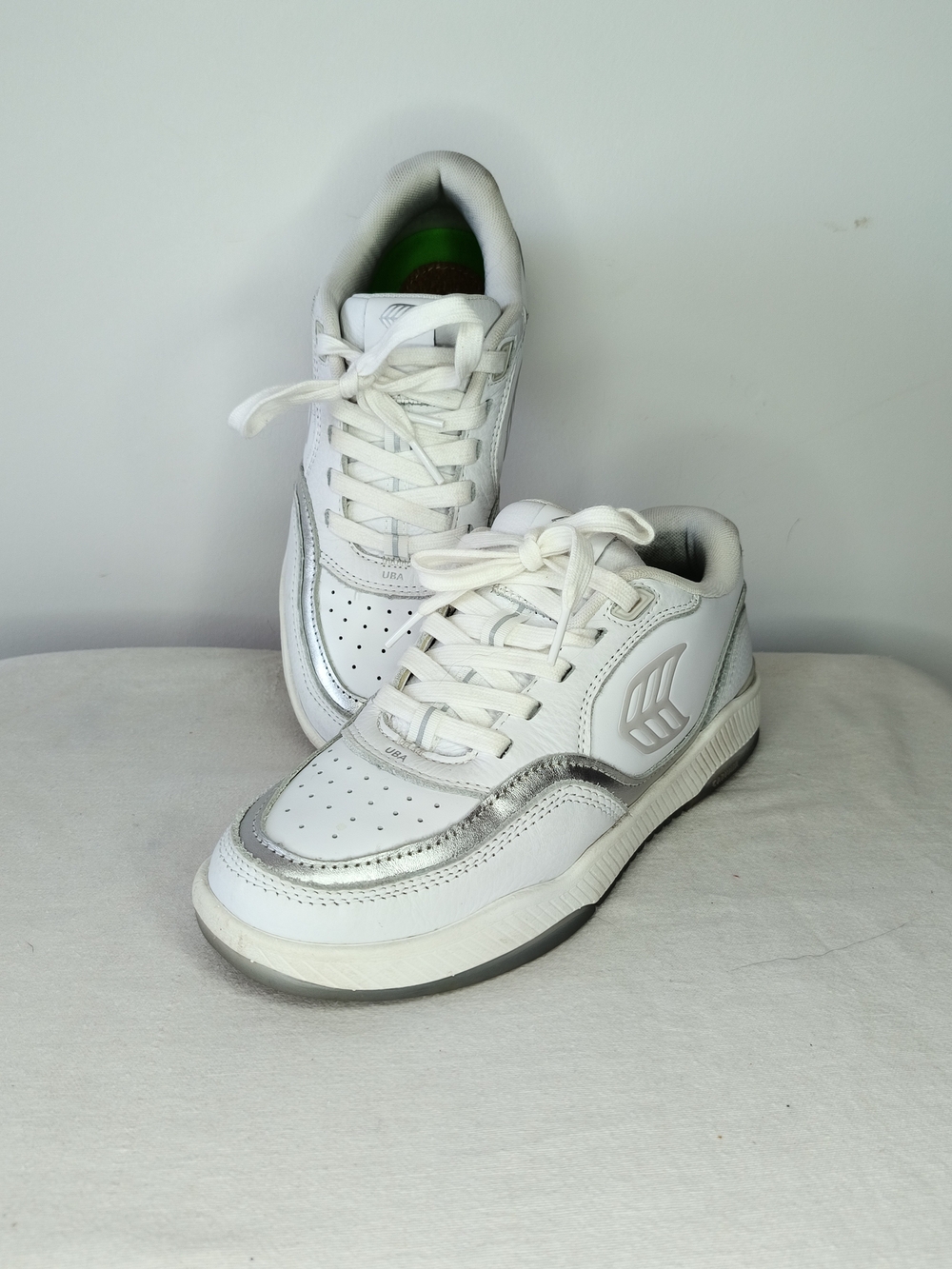 Cariuma Uba Women's White Leather Shoes Low Top Sneakers Size 8